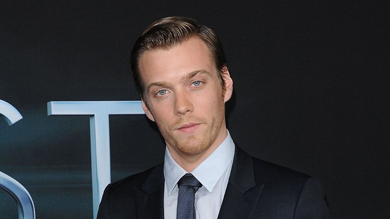 Every detail you want to know about Jake Abel - The Tiger News