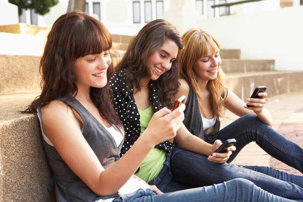 Social Media Girls: A Valuable Forum For All Women